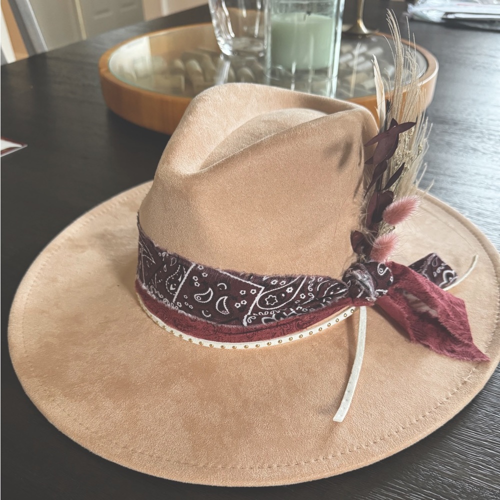 NWOT Dusty Rose Cowgirl Hat